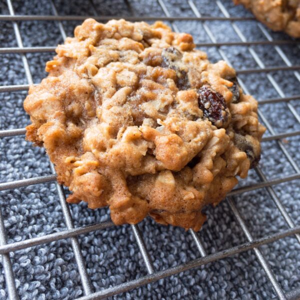 Crispy and Chewy Oatmeal Cookies!